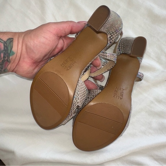 Naturalizer Iridescent silver Snakeskin leather Sandals size 5.5 - Picture 2 of 4